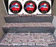 İZMİR'DE POLİS SON BİR HAFTALIK DENETİM RAPORUNU AÇIKLADI ÇEŞİTLİ SUÇLARDAN ARANAN 112 KİŞİ YAKALANARAK ADLİ MERCİLERE TESLİM EDİLDİ