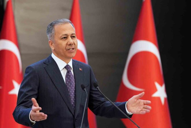 BAKAN YERLİKAYA: “1 MAYIS KUTLAMALARININ BİR EYLEM VE PROPAGANDA SAHASI HALİNE GETİRİLMESİNE ASLA MÜSAADE ETMEYECEĞİZ” İÇİŞLERİ BAKANI ALİ YERLİKAYA: “TAKSİM MEYDANI, 'TOPLANTI VE GÖSTERİ YÜRÜYÜŞLERİ KANUNU' KAPSAMINDA BELİRLENEN VE İLAN EDİLEN YER VE GÜZERGAHLAR ARASINDA DEĞİLDİR” “1 MAYIS'TA İSTANBUL GENELİNDE DE 264 NOKTADA TOPLAM 42 BİN 434 POLİSİMİZ GÖREV YAPACAKTIR” BAKAN YERLİKAYA, 1 MAYIS EMEK VE DAYANIŞMA GÜNÜ NEDENİYLE İSTANBUL’DA ALINACAK TEDBİRLERİ AÇIKLADI