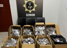 İZMİR'DE UYUŞTURUCU OPERASYONU: 168 BİN 448 SENTETİK ECZA ELE GEÇİRİLDİ