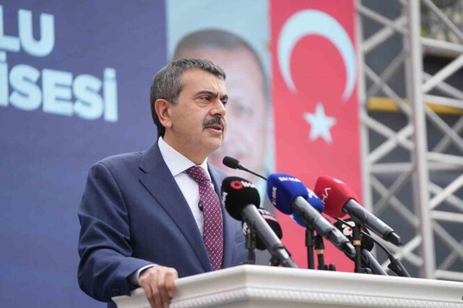 MİLLİ EĞİTİM BAKANI YUSUF TEKİN: “BAŞLATILAN İNŞAATLARIMIZI DURDURAN BELEDİYELERİMİZ VAR”